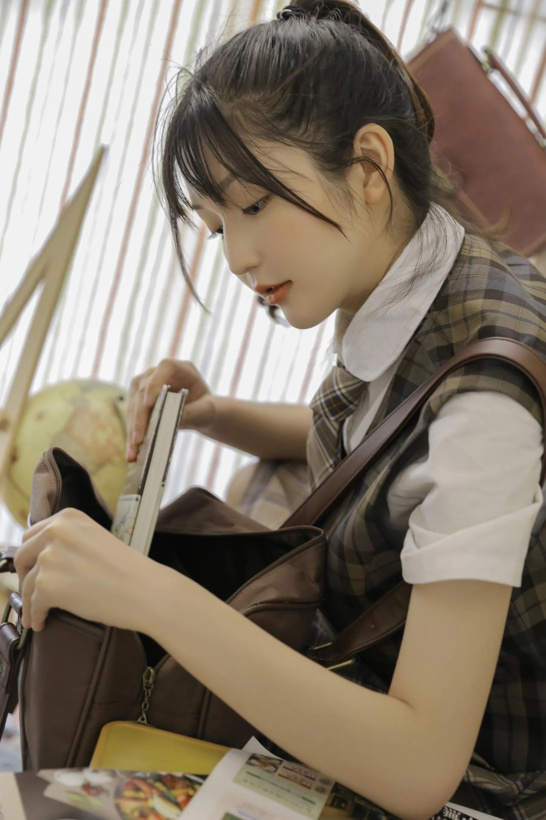 [艺图语] 2022.06.29 高校女生 金迪-Vivian [22P]插图